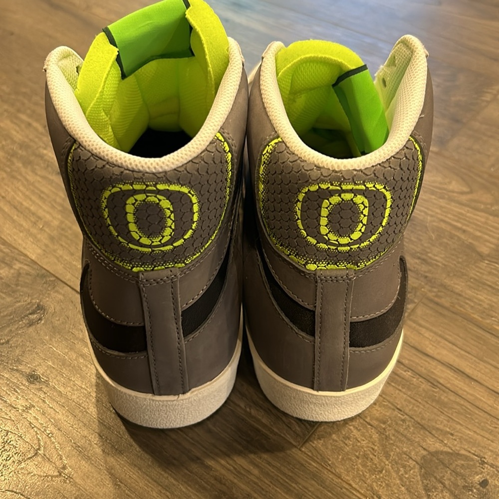 Nike Blazer mid 77 UO limited edition shoes new in box - Picture 5 of 8